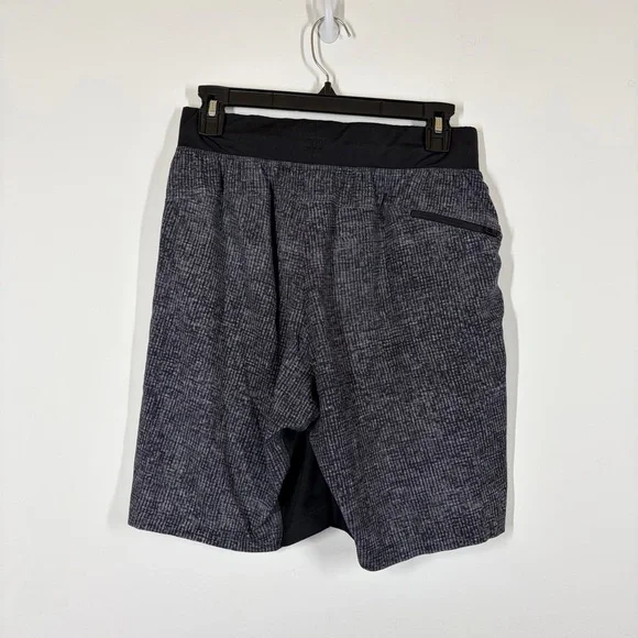 Lululemon T.H.E. Short Linerless 11" Size Small - Picture 5 of 10